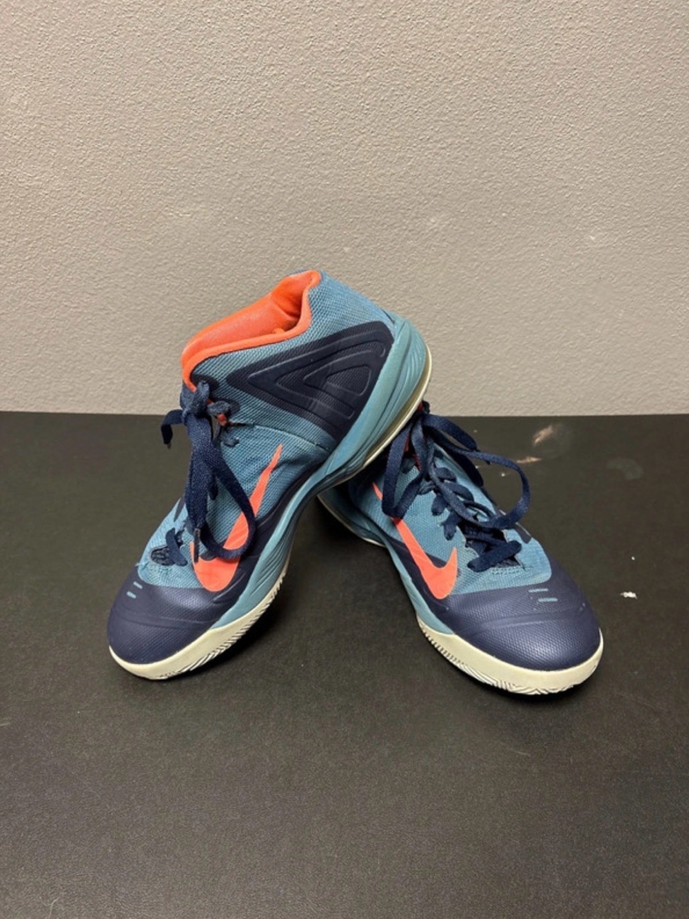 Nike Air Max Men's Size 8, Blue and Coral Basketball Shoes